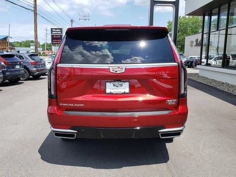 Used 2024 Cadillac Escalade ESV Premium Luxury AWD/4WD image 4