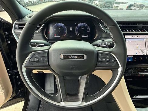 New 2025 Jeep Grand Cherokee L Limited w/ Luxury Tech Group II RWD image 15