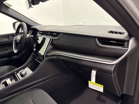 New 2026 Jeep Grand Cherokee L Laredo image 16