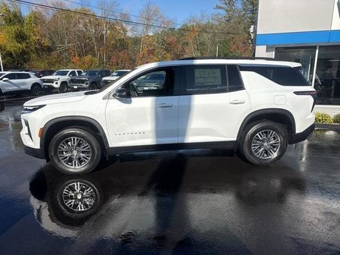 New 2026 Chevrolet Traverse LT w/ LPO, Floor Liner Package image 2