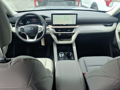 Used 2026 Ford Explorer Active w/ Active Comfort Package AWD/4WD image 8
