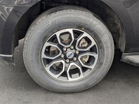 Used 2024 Ford Expedition Max XLT image 13