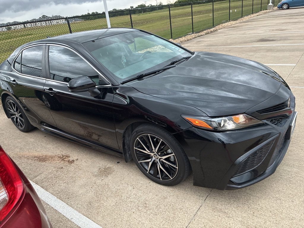 Used 2021 Toyota Camry SE FWD image 1