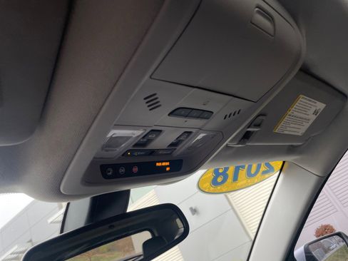 Used 2018 GMC Terrain SLT w/ Preferred Package image 26