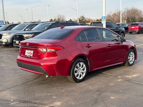 Used 2022 Toyota Corolla LE image 11