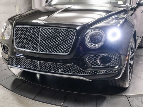 Used 2018 Bentley Bentayga AWD/4WD image 11