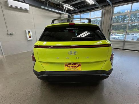 Used 2024 Hyundai Kona SEL w/ Convenience Package FWD image 4