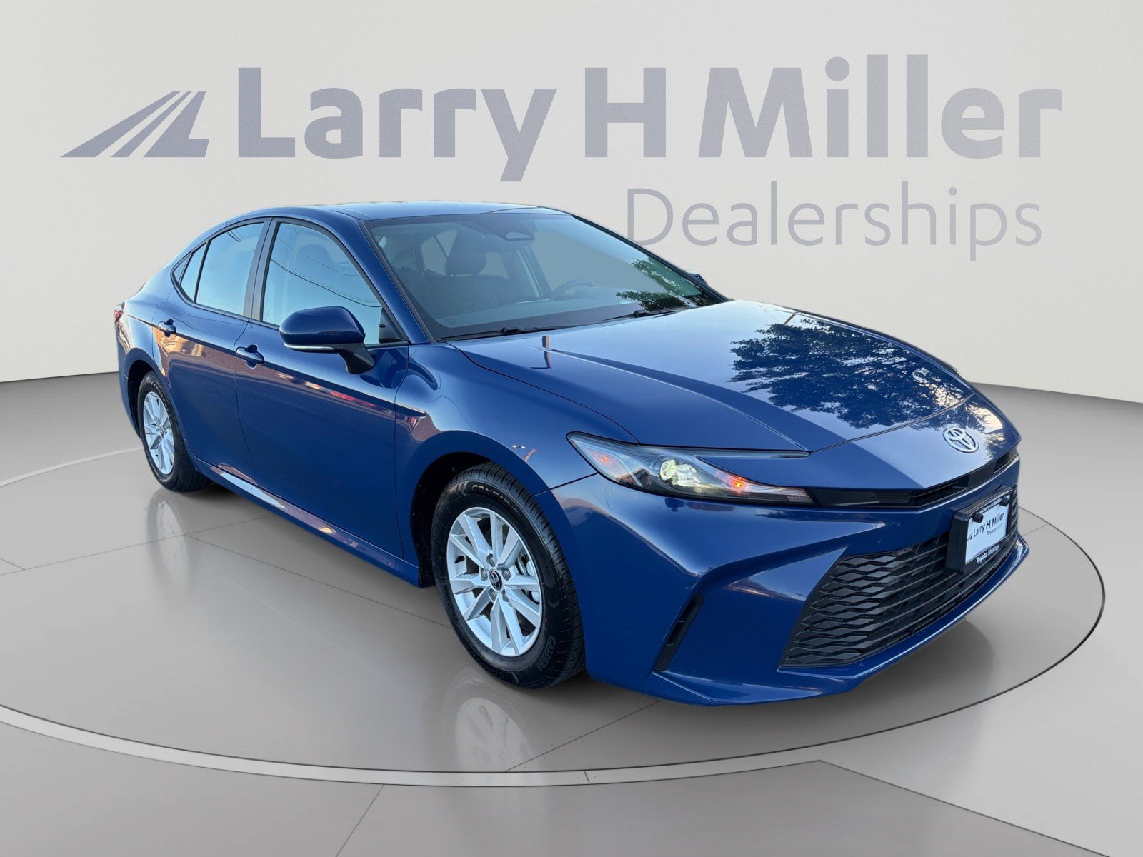 Used 2025 Toyota Camry LE FWD image 7