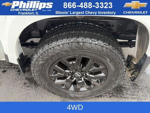 Used 2024 Nissan Frontier SV w/ SV Convenience Package image 2