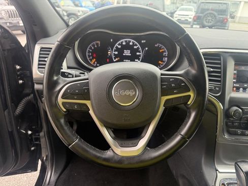 Used 2020 Jeep Grand Cherokee Laredo image 28