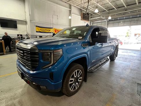 Used 2023 GMC Sierra 1500 AT4 w/ Technology Package AWD/4WD image 9