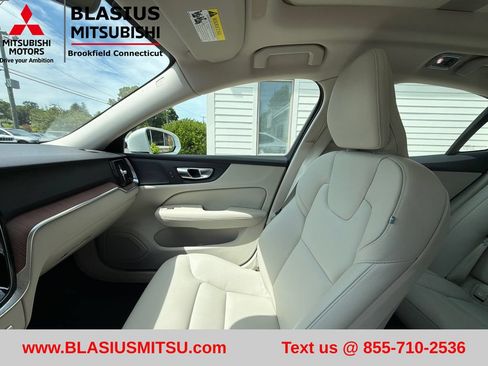 Used 2019 Volvo S60 T5 Momentum w/ Multimedia Package FWD image 37