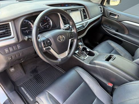 Used 2018 Toyota Highlander XLE AWD/4WD image 4