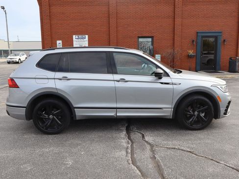 Used 2023 Volkswagen Tiguan SE R-Line image 9