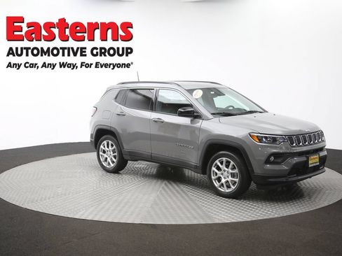 Used 2023 Jeep Compass Latitude AWD/4WD image 47