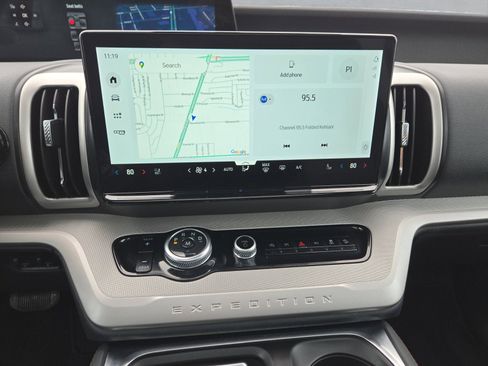 Certified 2025 Ford Expedition Active image 17