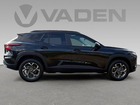 Used 2025 Chevrolet Trax LT w/ LT Convenience Package FWD image 6
