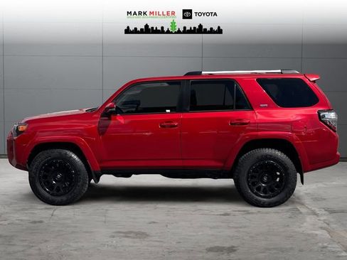 Used 2022 Toyota 4Runner SR5 Premium w/ Moonroof Package image 2