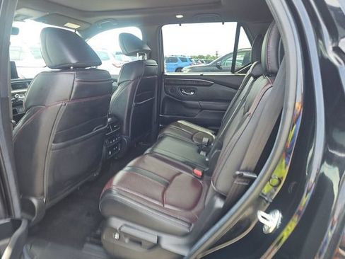 Used 2025 Honda Pilot Black Edition image 4