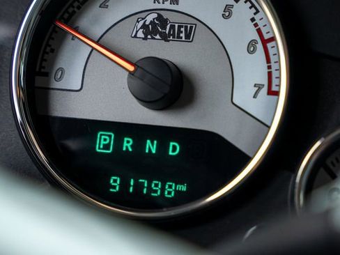 Used 2017 Jeep Wrangler Unlimited Rubicon w/ Connectivity Group AWD/4WD image 29