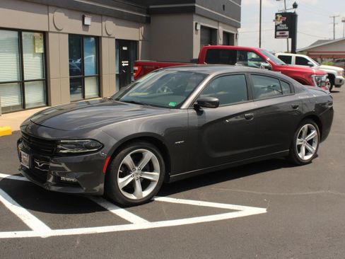 Used 2018 Dodge Charger R/T RWD image 1