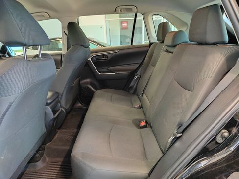 Used 2021 Toyota RAV4 LE AWD/4WD image 10