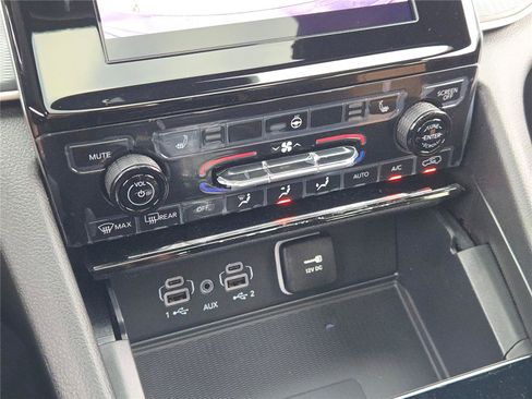 New 2025 Jeep Grand Cherokee Laredo w/ Luxury Tech Group I image 32