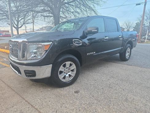 Used 2017 Nissan Titan SV image 26
