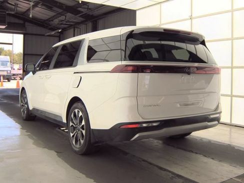 Used 2024 Kia Carnival EX FWD image 5