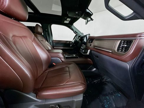 Used 2024 Ford Expedition Limited image 10