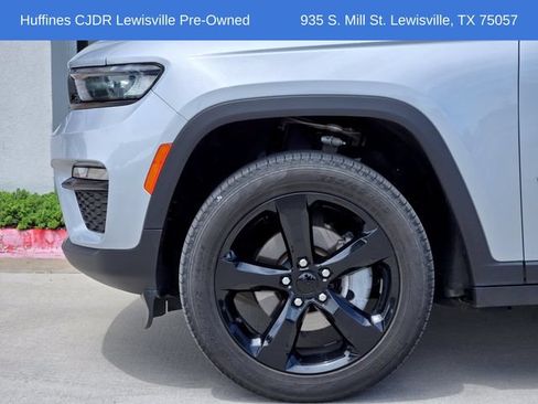Used 2024 Jeep Grand Cherokee Limited w/ Black Appearance Package RWD image 8