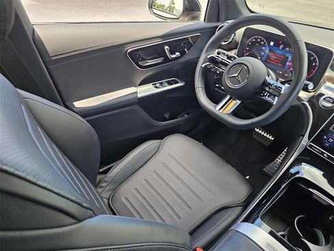 Used 2024 Mercedes-Benz GLC 300 image 27
