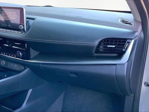 Used 2023 Nissan Rogue SV image 18