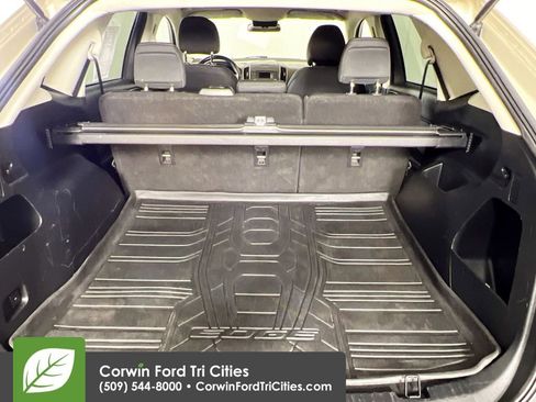 Used 2017 Ford Edge SE w/ Cargo Accessory Package image 14
