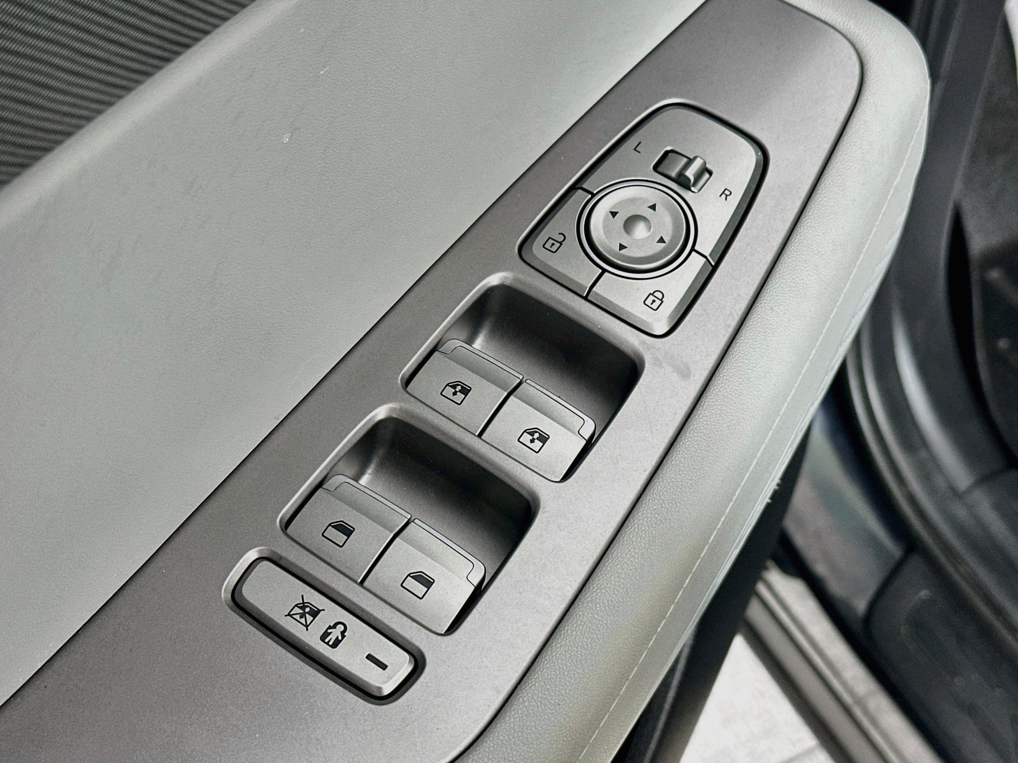 Used 2023 Hyundai Palisade SEL FWD image 17