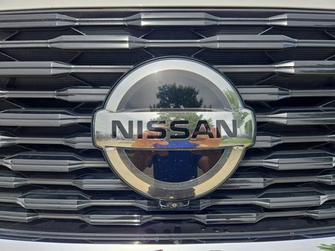 Used 2021 Nissan Rogue Platinum FWD image 11
