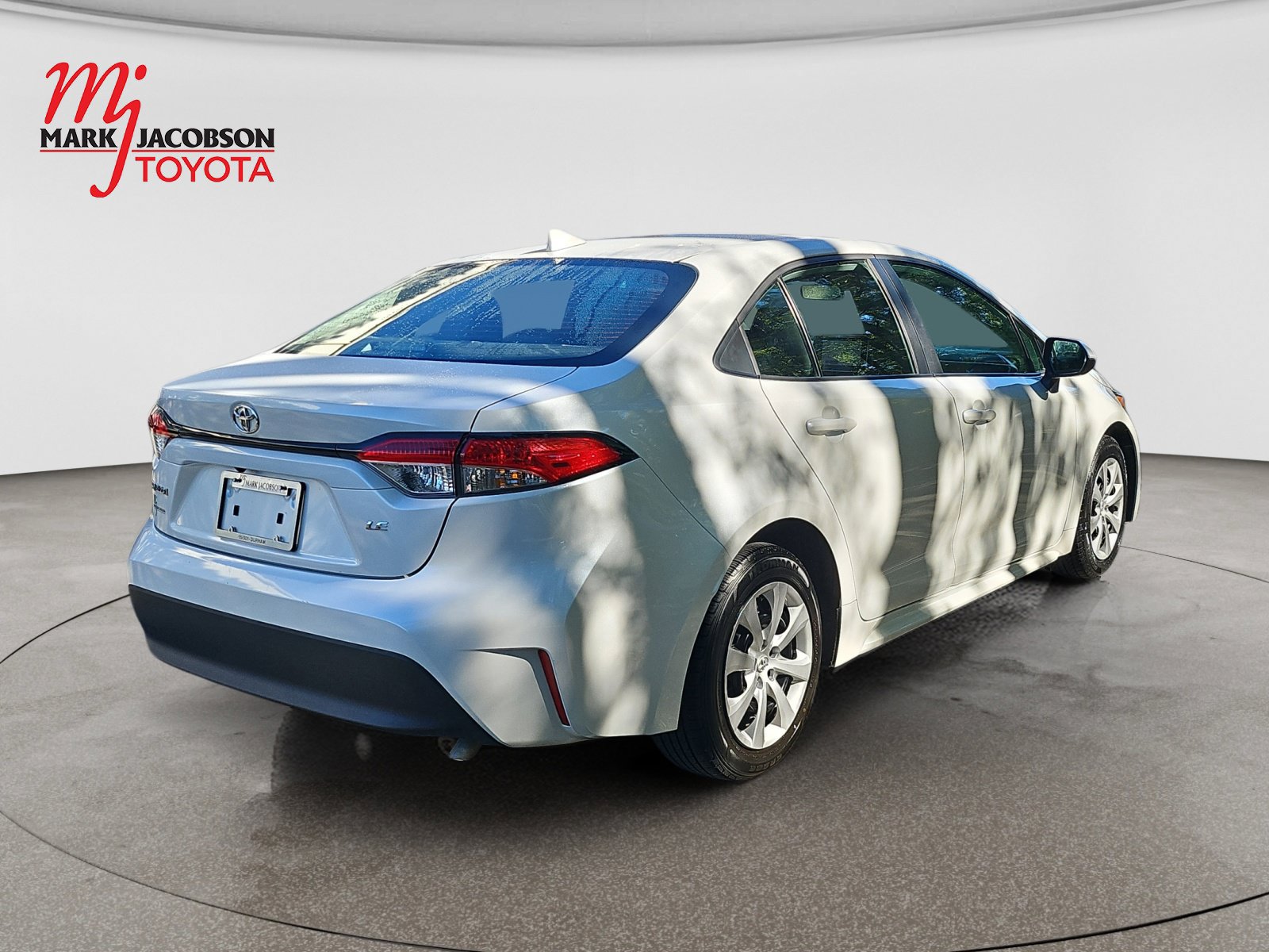 Used 2025 Toyota Corolla LE FWD image 9
