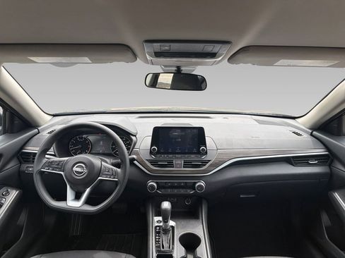 Used 2025 Nissan Altima 2.5 SV image 3