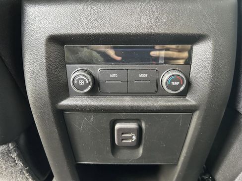 Used 2023 Chevrolet Traverse LT image 26