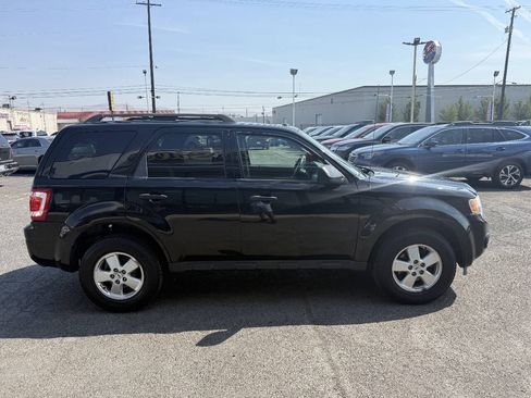 Used 2011 Ford Escape XLT w/ 201A Rapid Spec Order Code AWD/4WD image 2