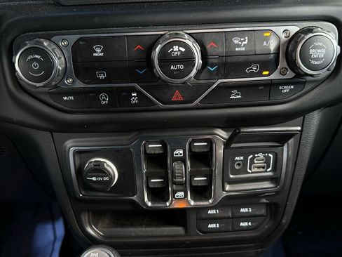 Used 2023 Jeep Wrangler Unlimited Sport image 26