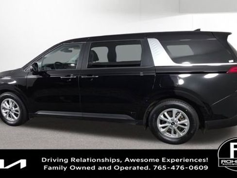 Used 2023 Kia Carnival LX image 7