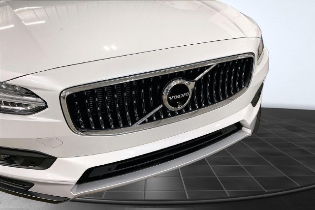 Certified 2025 Volvo V90 B6 Cross Country Plus AWD/4WD image 30