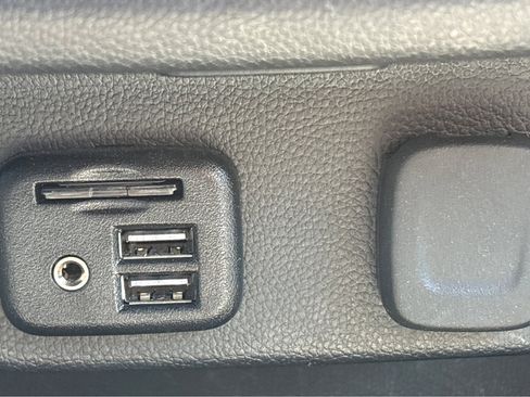 Used 2023 Chevrolet Traverse RS image 31