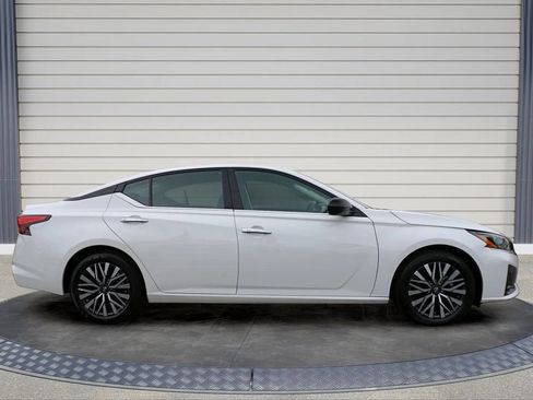 Used 2025 Nissan Altima 2.5 SV FWD image 8