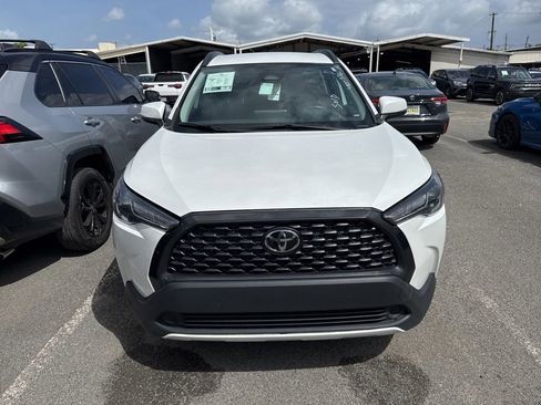 Used 2024 Toyota Corolla Cross LE FWD image 2