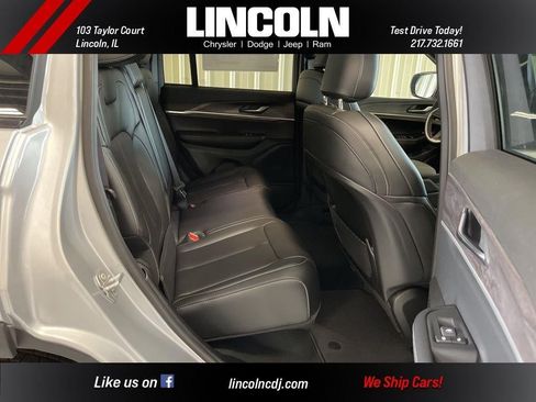 New 2025 Jeep Grand Cherokee Limited w/ Black Appearance Package image 18