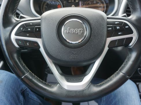 Used 2018 Jeep Cherokee Latitude Plus image 18