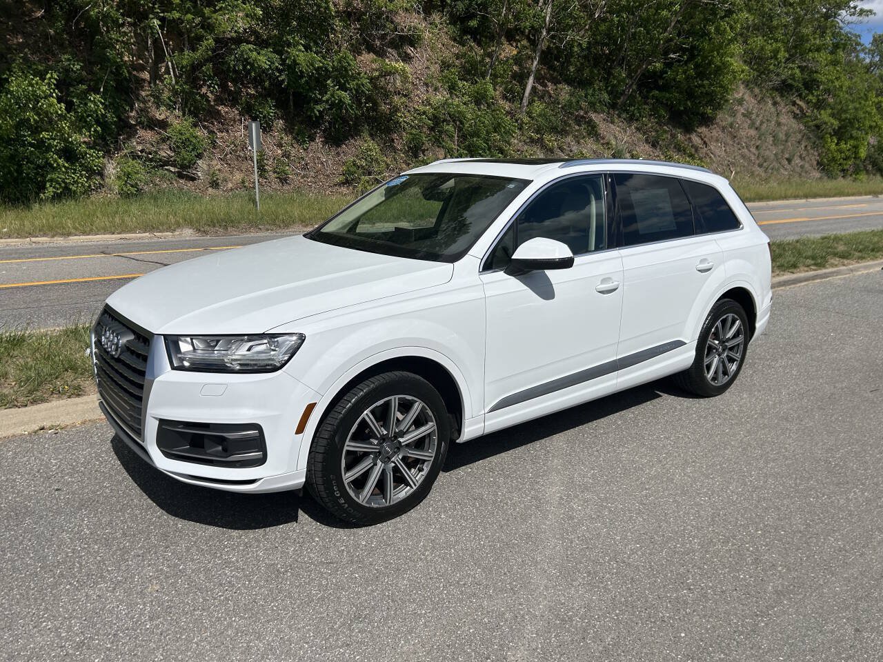 Used 2017 Audi Q7 3.0T Premium Plus AWD/4WD image 2