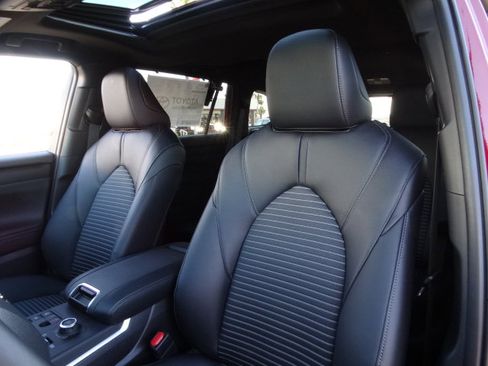 New 2026 Toyota Highlander XSE image 11